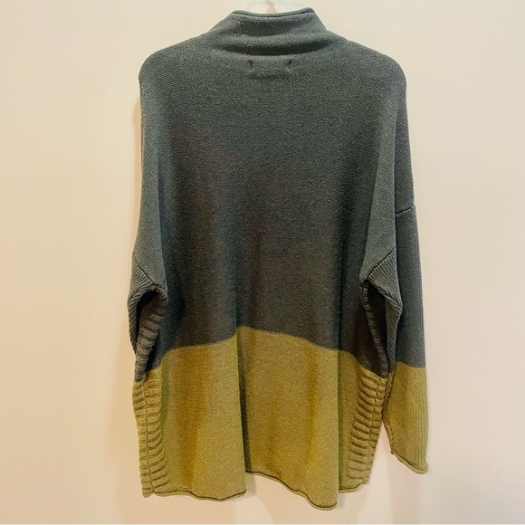Tahari Green Colorblock Turtleneck Sweater 2X - Picture 3 of 7